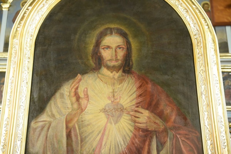 Razem z sercanami przybył do parafii obraz Serca Pana Jezusa autorstwa Adolfa Hyły, malarza obrazu "Jezu, ufam Tobie".
