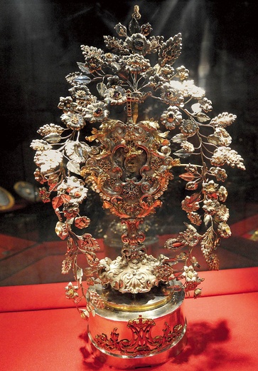 Relikwiarz z włosami Matki Boskiej w katedrze w Genui jest tam opisany tylko jako eksponat jubilerski. 