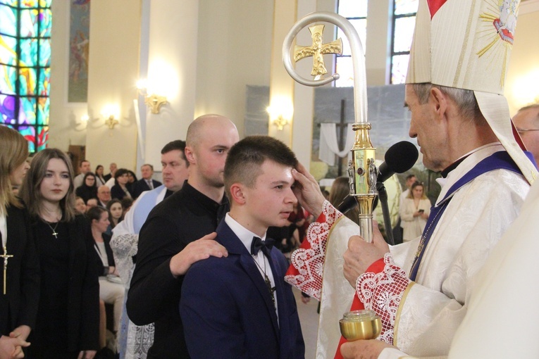 Bierzmowanie u Matki Bożej Anielskiej w Dębicy