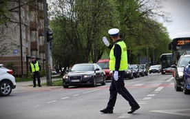 Policjanci kierowali ruchem drogowym.