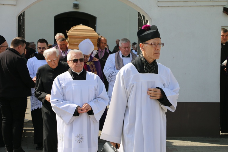 Wyszogród. Pogrzeb ks. kan. Zenona Glicnera (1939-2024)