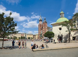 W niewielkim kościele św. Wojciecha na Rynku Głównym w Krakowie trwa całodzienna adoracja Najświętszego Sakramentu.