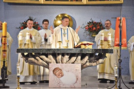 Diecezjalne obchody Dnia Świętości Życia obyły się w sanktuarium Matki Bożej Brzemiennej w Gdańsku-Matemblewie.