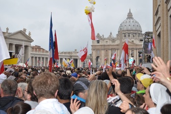 Święci papieże stawiali czoła wyzwaniom bez rezygnacji i pesymizmu