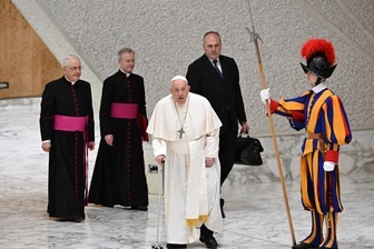 Papież zachęca osoby starsze, dziadków i ich wnuki do przebywania razem