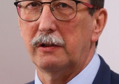 Prof. Jan Żaryn jest historykiem, profesorem nauk humanistycznych, wykładowcą na UKSW, był senatorem IX kadencji