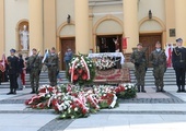 Delegacje złożą kwiaty na płycie Grobu Nieznanego Żołnierza.