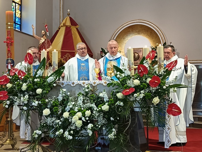 Bp Solarczyk modlił się 3 maja w sanktuarium w Skarżysku-Kamiennej