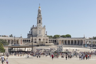 Portugalia. Ponad 250 tys. pielgrzymów w Fatimie na obchodach 107. rocznicy maryjnych objawień