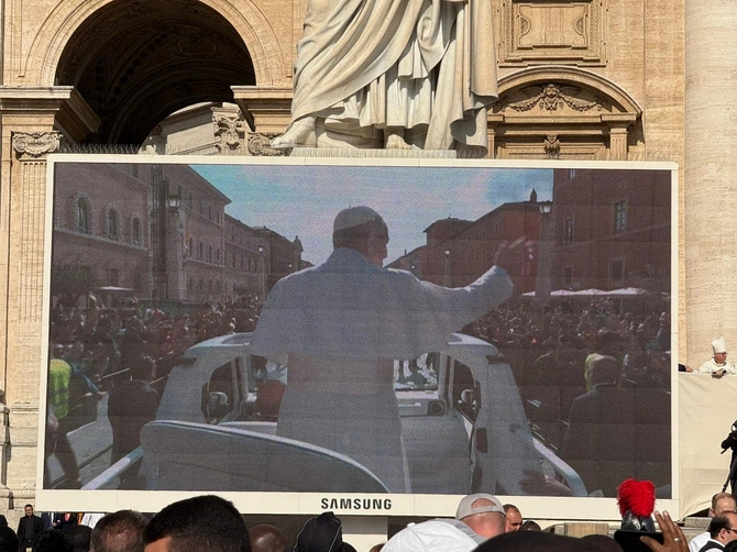 Oczekiwanie na mszę inauguracyjną pontyfikat Leona XIV