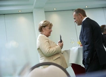 Angela Merkel rozmawia