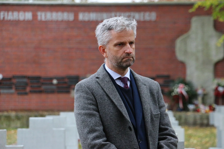 Kwatedra honorowa żołnierzy wyklętych na cmentarzu Osobowickim nabiera kształtu