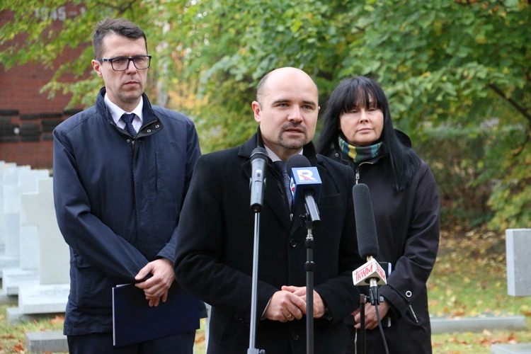 Kwatedra honorowa żołnierzy wyklętych na cmentarzu Osobowickim nabiera kształtu