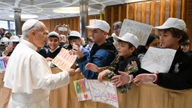 Papież do uczniów i studentów: zapalajcie światło nadziei w mrokach czasów