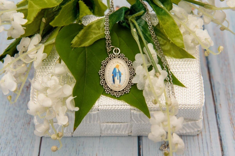 Pomysły na prezent dla osoby wierzącej na święta