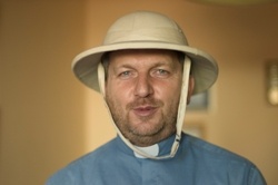 Ks. <b>Piotr Czerwonka</b>, misjonarz w Papui Foto: ks. Sławomir Czalej. - 1250858871_34