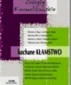 Krótkie, ale luksusowo obute nogi kłamstwa