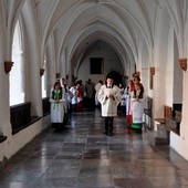 Liturgia wielkopiątkowa z adoracją krzyża 