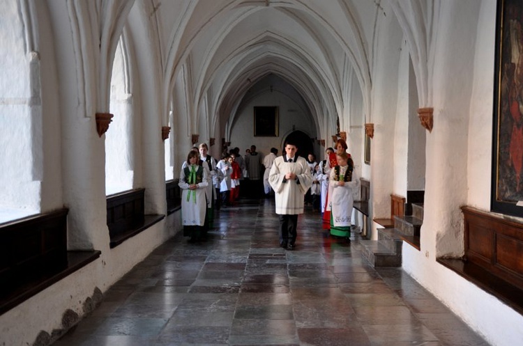 Liturgia wielkopiątkowa z adoracją krzyża 