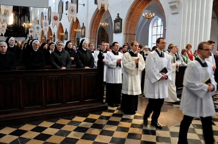 Liturgia wielkopiątkowa z adoracją krzyża 