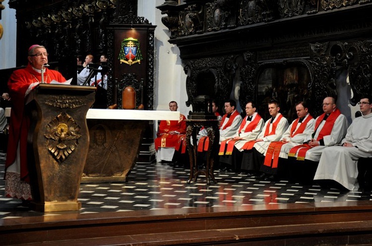 Liturgia wielkopiątkowa z adoracją krzyża 