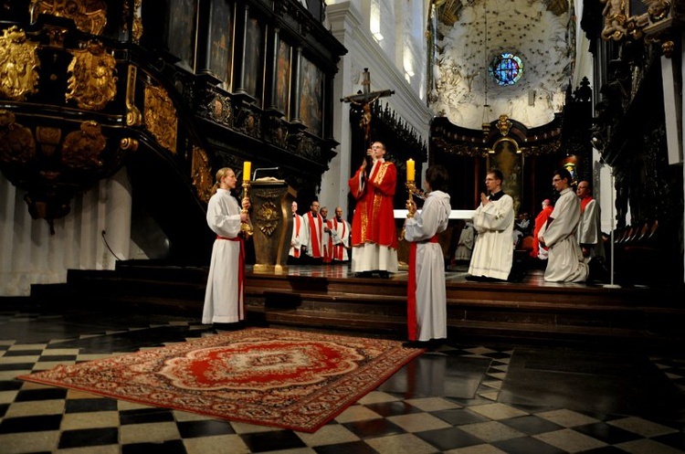 Liturgia wielkopiątkowa z adoracją krzyża 