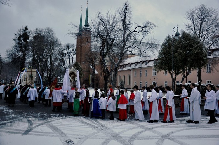 Msza św. z procesją rezurekcyjną fot. Karolina Hermann