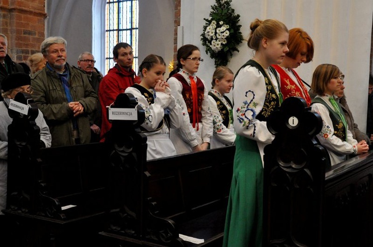 Msza św. z procesją rezurekcyjną fot. Karolina Hermann