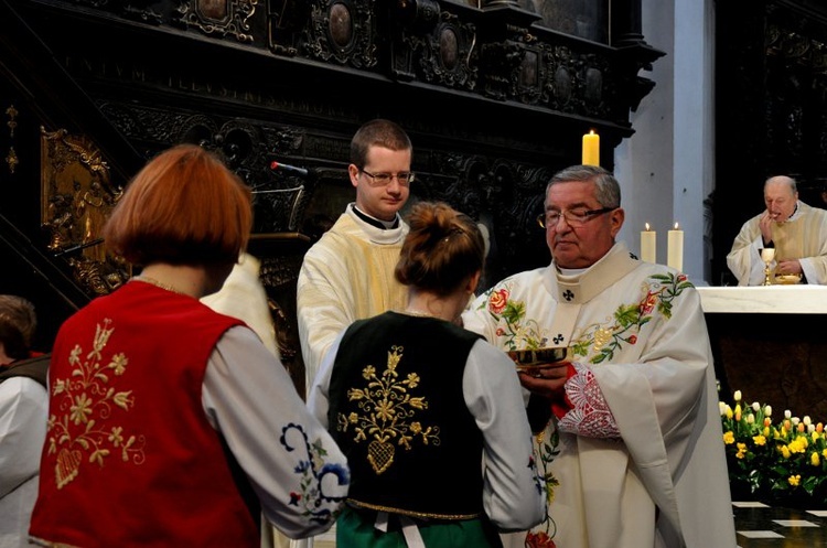 Msza św. z procesją rezurekcyjną fot. Karolina Hermann