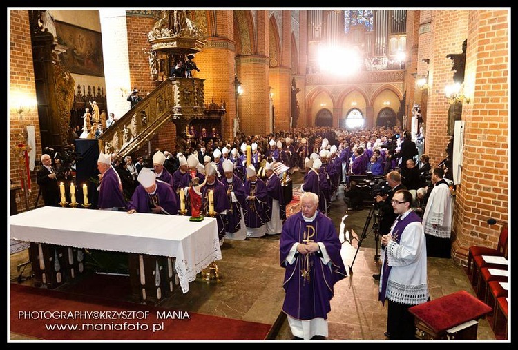 Pogrzeb Śp. Księdza Biskupa Jana Bernarda Szlagi Pelplin - foto Krzysztof Mania