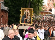 Polacy przywiązani do religii i tradycji