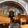 Wnętrze synagogi.