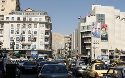 Centrum Damaszku. Na ścianach budynków portrety prezydenta kraju.