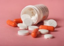 Drogie leki skazują na śmierć tysiące osób
