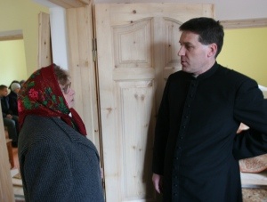 Ukraina: premier za rozwiązaniem problemu wiz dla duchownych