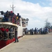 Ponad 60 zaginionych po zatonięciu promu