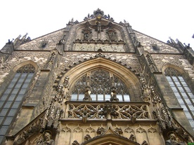 Brno. Fronton katedry św. Piotra i Pawła