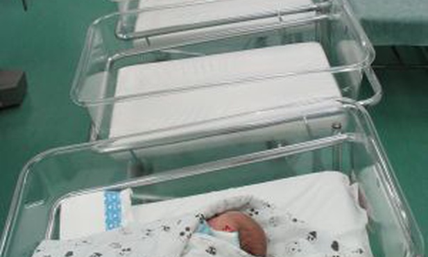 Poznań: Niemowlę nie wróci do matki