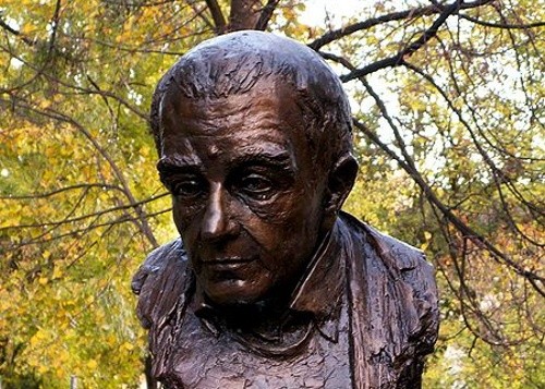 Popiersie Krzysztofa Kieślowskiego w Kielcach
