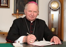 Kielce: Kapłani bronią bp. Ryczana