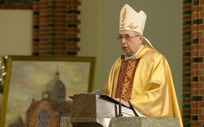 Abp Gądecki chce powrotu poznańskiego wotum