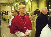 Tańczyć poza korowodem