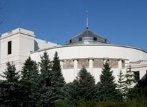 Przed Sejmem różaniec o nawrócenie rządzących