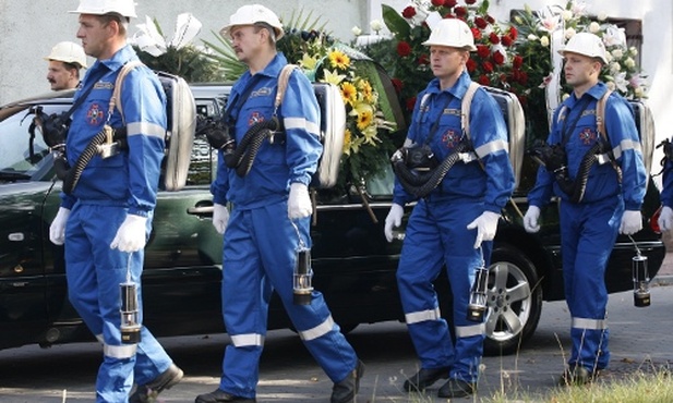 Uroczystości pogrzebowe Dariusza Grzegorzka - jednej z ofiar katastrofy w KWK Wujek Śląsk.