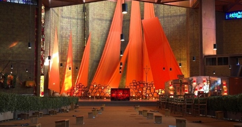 Wnętrze kościoła w Taize