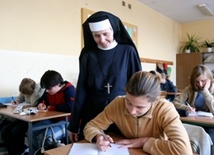 Ponad 2 mln uczniów we Francji w katolickich szkołach