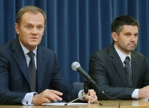 Premier Donald Tusk i Jacek Kapica