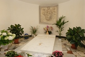 Kolędowanie przy grobie Jana Pawła II