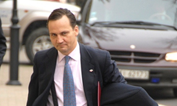 Sikorski: Nie ma problemów z szyfrowaną łącznością z Mińska