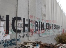 Palestyńczycy zburzyli fragment izraelskiego muru
